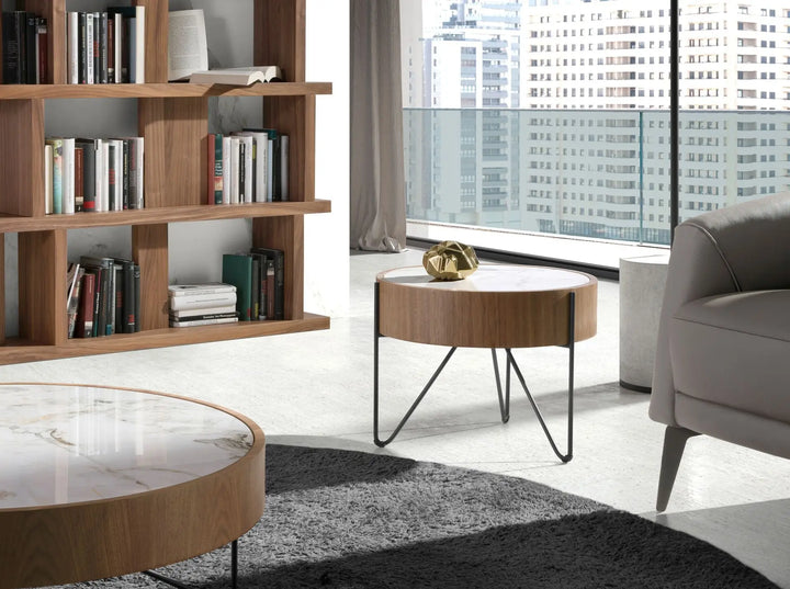 Ronde hoektafel in porselein marmer, notenhout en zwart staal