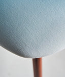 Silla LULA patas de madera tapizado azul claro