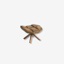 ttoman tapizado en terciopelo marrón con base de madera cruzada, estilo moderno y elegante