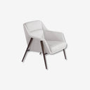 sillón de acento con tapiz beige claro, estructura oscura y diseño contemporáneo minimalista