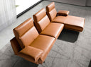 sofá reclinable de piel color marron claro cabecera ajustable y diseño contemporáneo