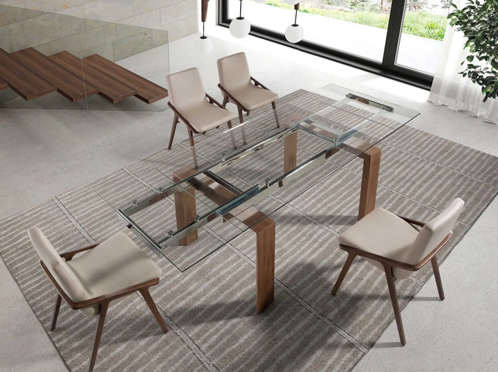Mesa comedor extensible rectangular cristal templado y nogal en ambiente decorado