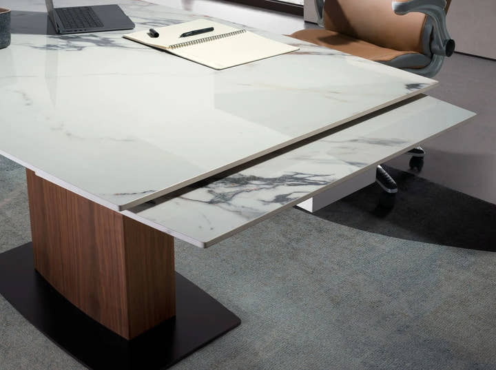 Mesa comedor extensible ovalada barril mármol porcelánico y nogal - Mesa de comedor - El Workshop - marmol - porcelanico - y - nogal