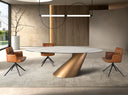 Mesa comedor ovalada mármol porcelánico y acero color bronce en ambiente decorado