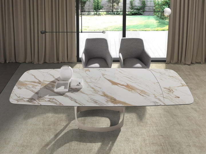 Mesa comedor extensible ovalada barril mármol porcelánico y acero arena metalizado en ambiente decorado (2)