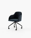 Silla de oficina Clyde sobre fondo gris de estudio (6)