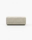 Puf rectangular Francis sobre fondo gris de estudio (2)