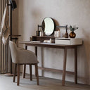 Silla Clyde en ambiente decorado