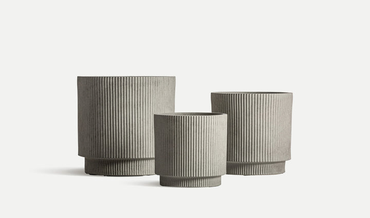 SET VAN 3 VOLK POTTEN