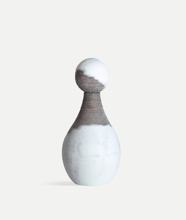 JARRÓN DECORATIVO KONO VIDRIO BLANCO Y MARRON