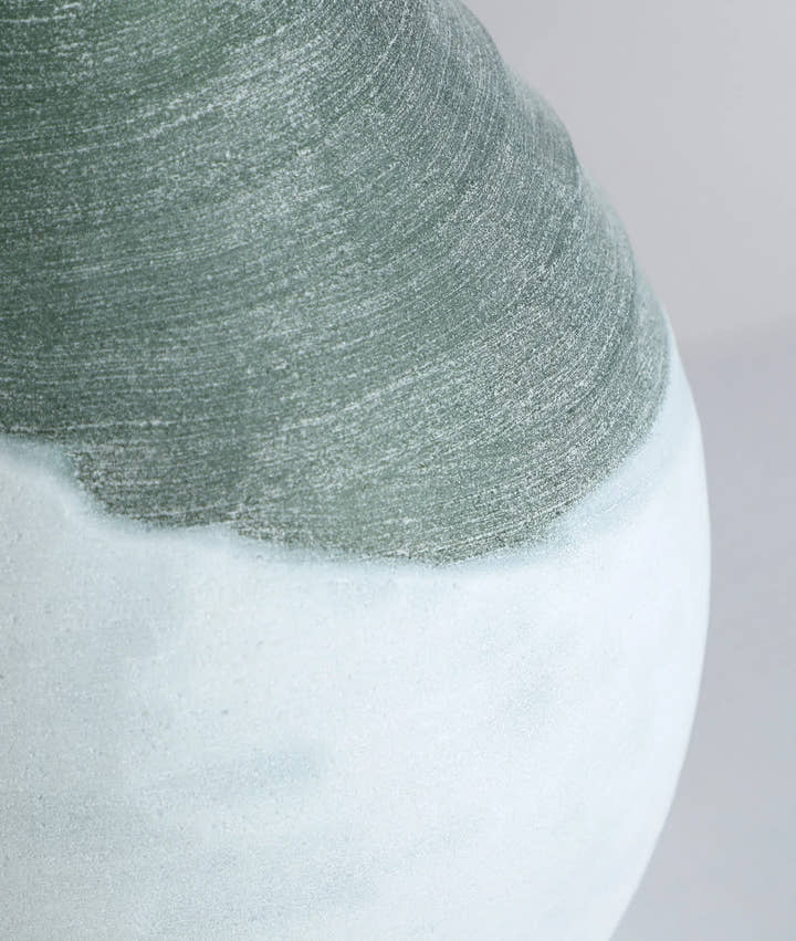 JARRÓN DECORATIVO KONO VIDRIO BLANCO Y VERDE - Jarrones y centros - El Workshop - vidrio