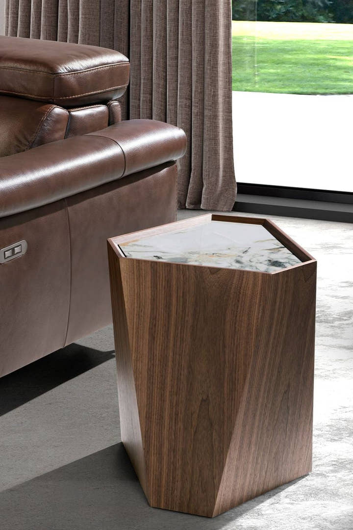 Mesa rincón triangular mármol porcelánico y nogal - Mesa auxiliar - El Workshop - Natural