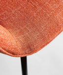 Silla OSIDDA  patas de madera negra y tapizado naranja