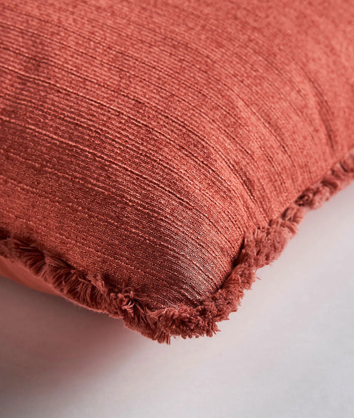 NELA kussen in donkerroze polyester