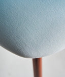 Silla LULA patas de madera tapizado azul claro