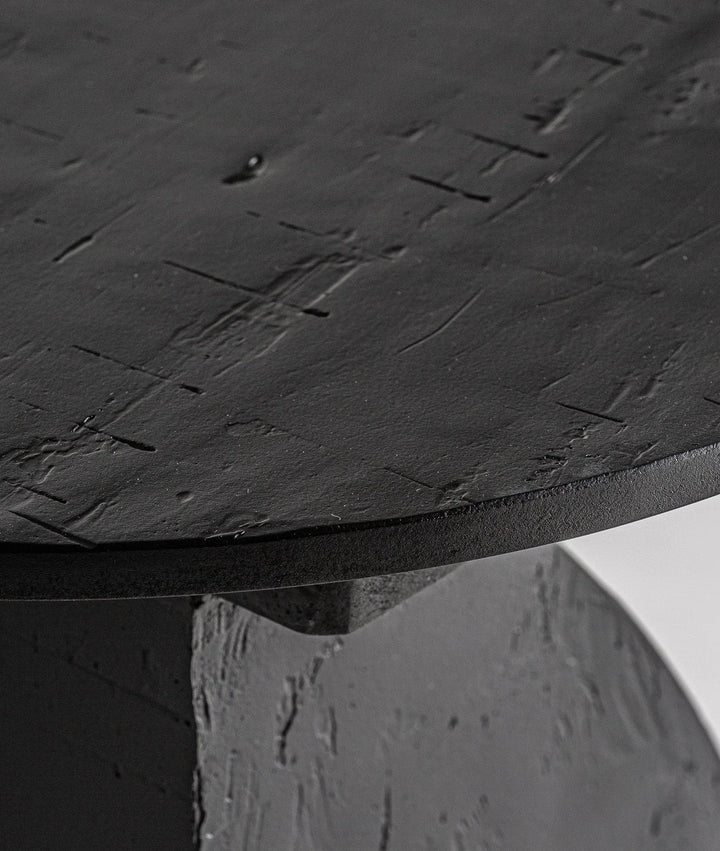 Mesa auxiliar ANNIKA de madera negra artesanal