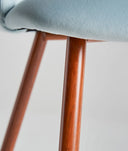 Silla LULA patas de madera tapizado azul claro