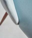 Silla LULA patas de madera tapizado azul claro