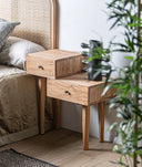 Mesita de noche AKVIRAN de madera natural estilo rústico