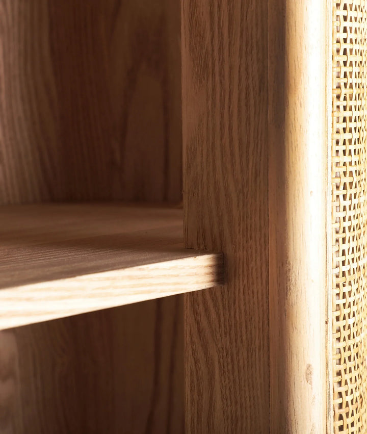 Librería de madera vista IKLA