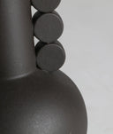 Zwarte tafellamp met details en textuur, OKSANA