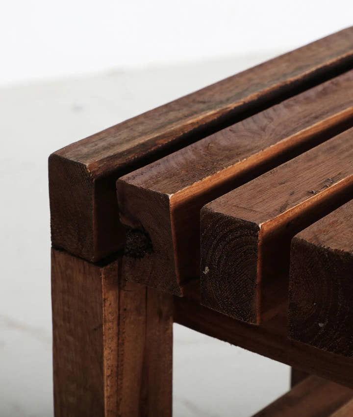 Reposapiés AKVIRAN de madera rústico - Reposapiés y puffs - El Workshop - madera de caoba