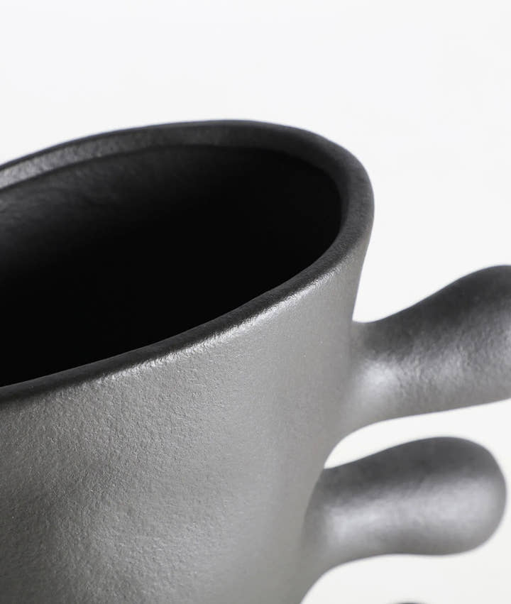 Jarrón GLESSY de cerámica orgánica negra - Jarrones y centros - El Workshop - cerámica