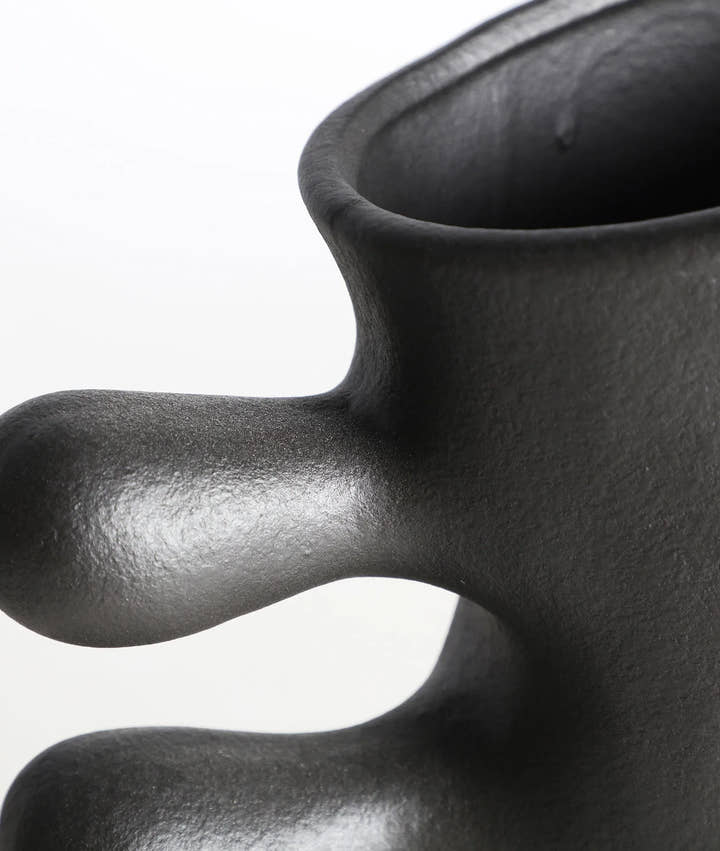 Jarrón GLESSY de cerámica orgánica negra - Jarrones y centros - El Workshop - cerámica