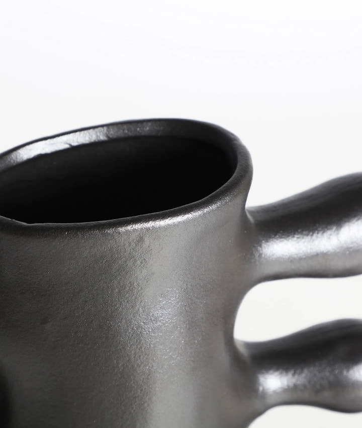 Jarrón GLESSY de cerámica orgánica negra - Jarrones y centros - El Workshop - cerámica