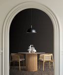 Mesa de comedor redonda SKAGEN de madera natural japandi