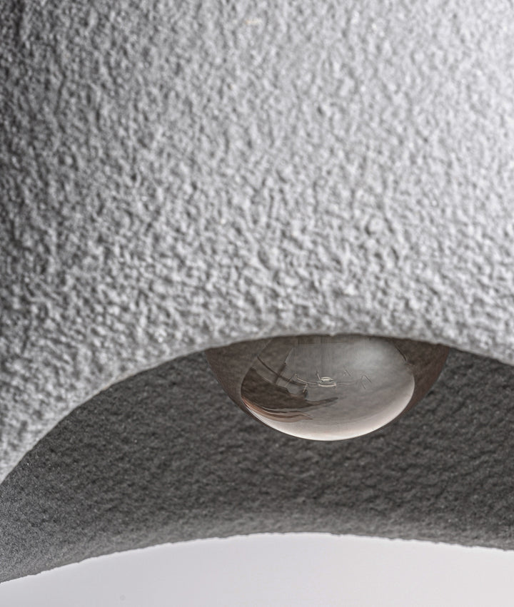 TAVIRA PLAFONDLAMP grijs kunstharscement met ruwe textuur