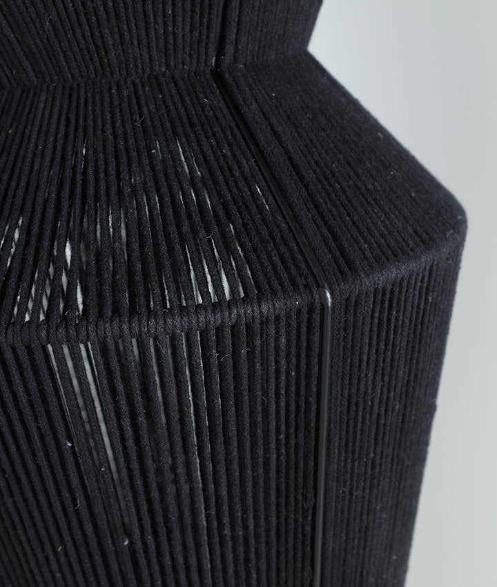 LÁMPARA DE TECHO SAYIL diseño geométrico con encanto artesanal negro en algodón - Lámparas de techo - El Workshop - algodón