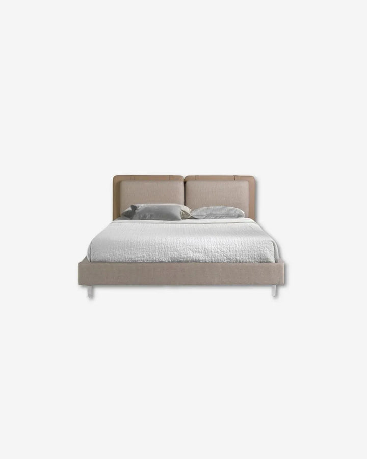 Nertskleurig kunstlederen bed en grijze stof