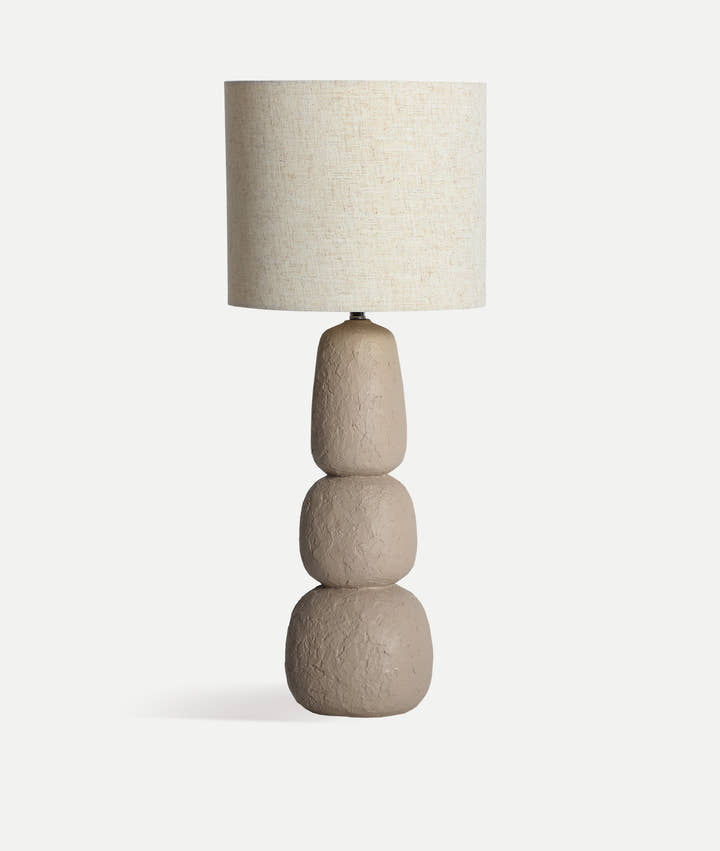 GLOBA TABLE LAMP with organic curves and warm light