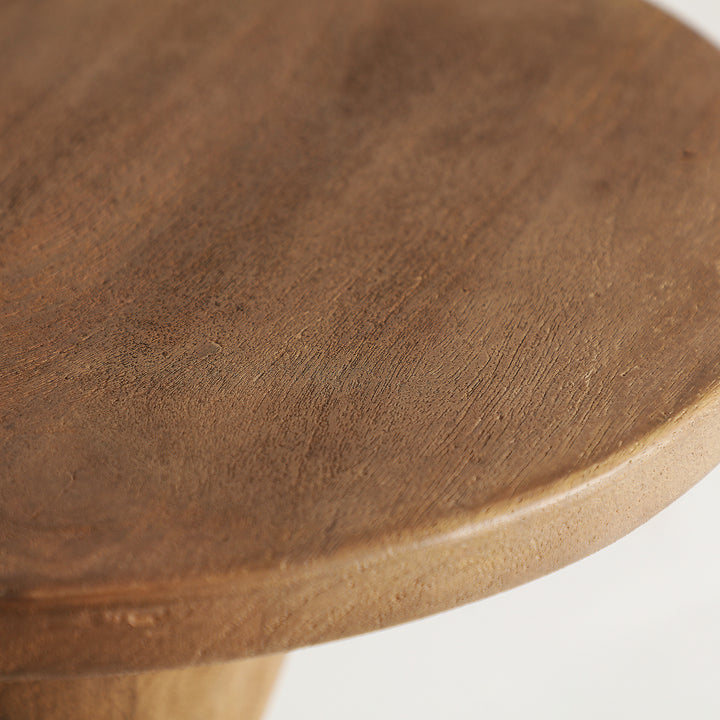 Mesa auxiliar de madera de mango en color marrón RISCLE