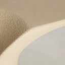 Mesa auxiliar de fibra de vidrio en color beige LATKY