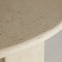 Mesa de comedor de microcemento en color blanco roto ORCAY