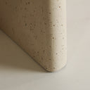 Mesa de comedor de microcemento en color blanco roto ORCAY