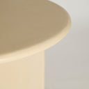 Mesa de comedor de microcemento en color beige KALNHER