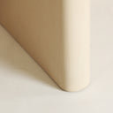 Mesa de comedor de microcemento en color beige KALNHER