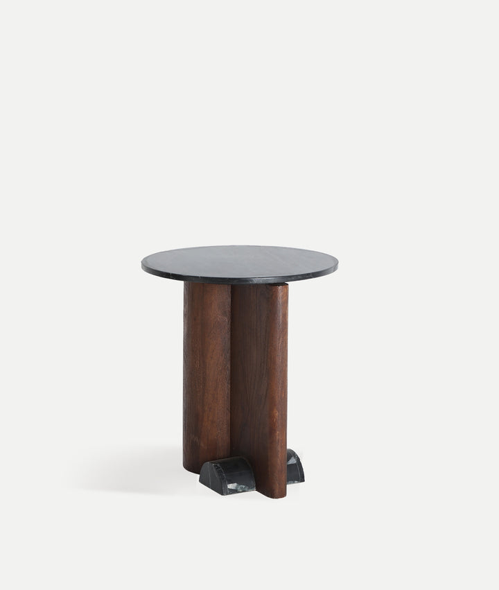 Mesa Auxiliar Eauze de estilo contemporáneo sobre fondo gris de estudio (2)