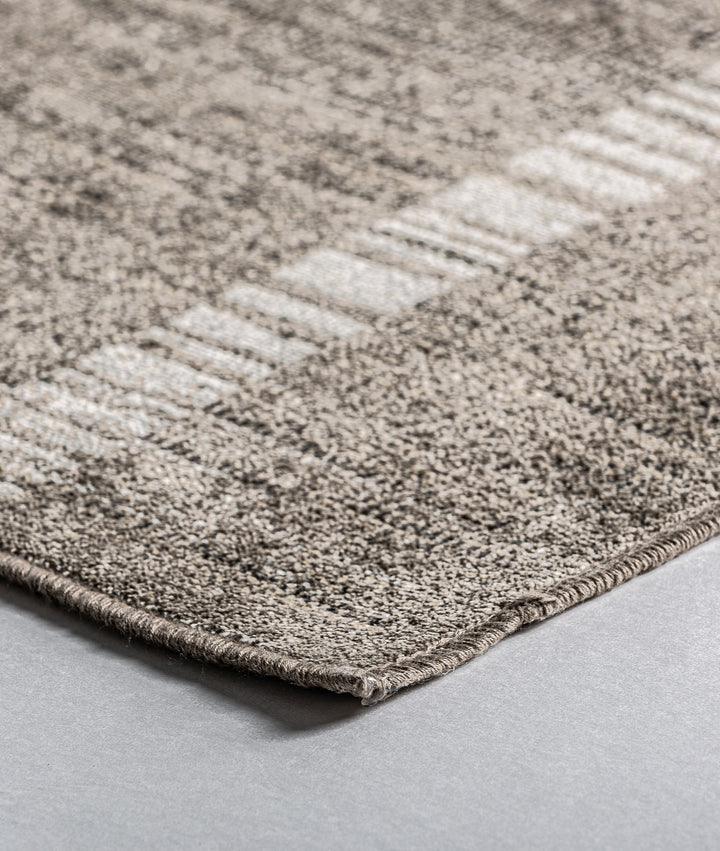 Alfombra Chesna de estilo moderno en ambiente decorado