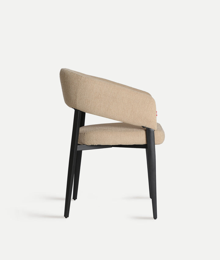 Silla Bruges de estilo contemporáneo sobre fondo gris de estudio (3)