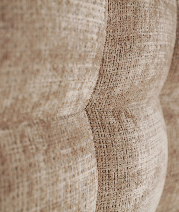 Cabezal Sauzet de estilo contemporáneo en ambiente decorado