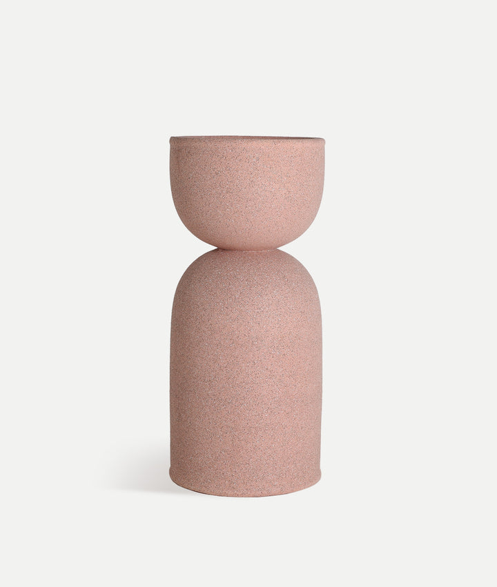 MACETA NIVOR ROSA GRANDE sobre fondo gris de estudio