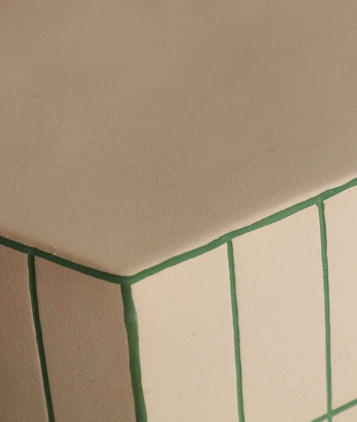 Mesa Auxiliar Brody de estilo contemporáneo