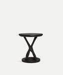 Mesa auxiliar Nieul de madera de mango negro sobre fondo gris de estudio