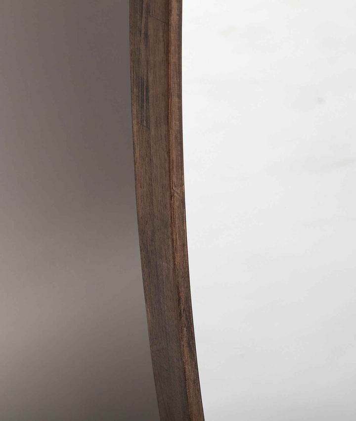 Espejo Giotto de estilo contemporáneo