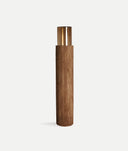 Portavela Marsac de madera de mango marrón sobre fondo gris de estudio