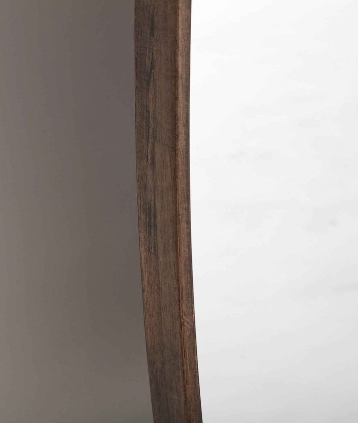 Espejo Giotto de estilo contemporáneo